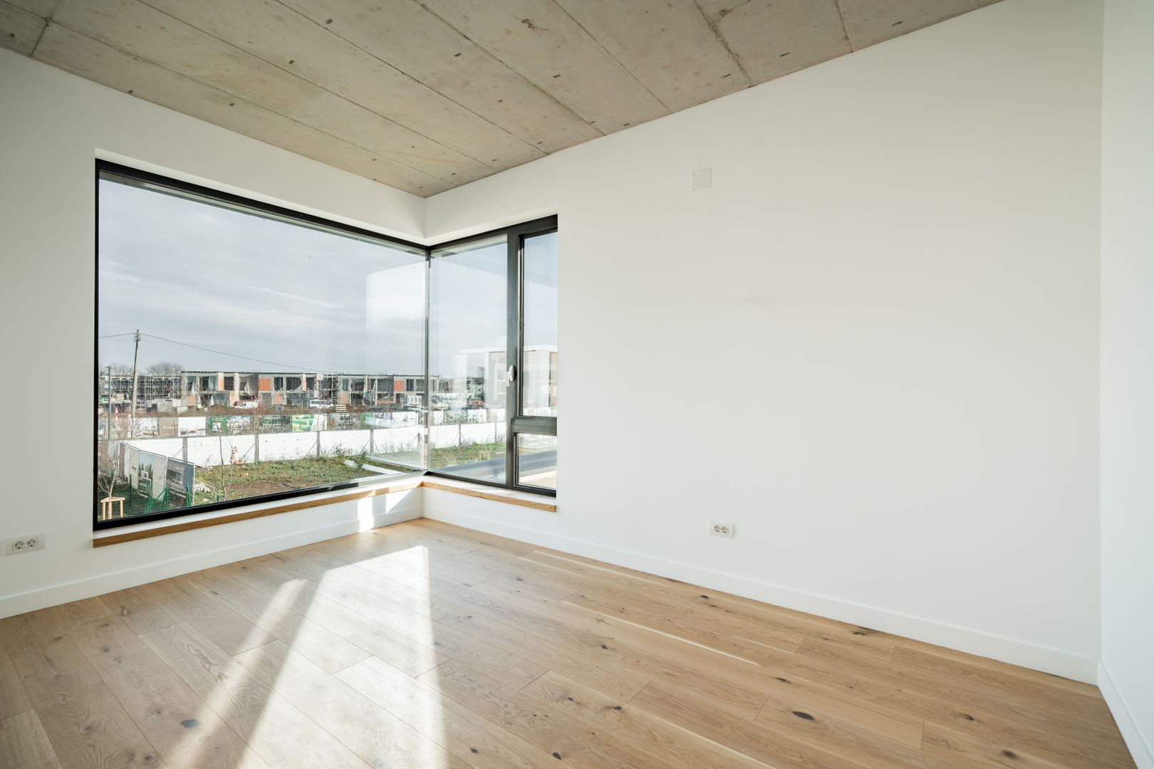 Vila tip UV10 mobilata partial in Amber Forest-prima inchiririere - Poză 15