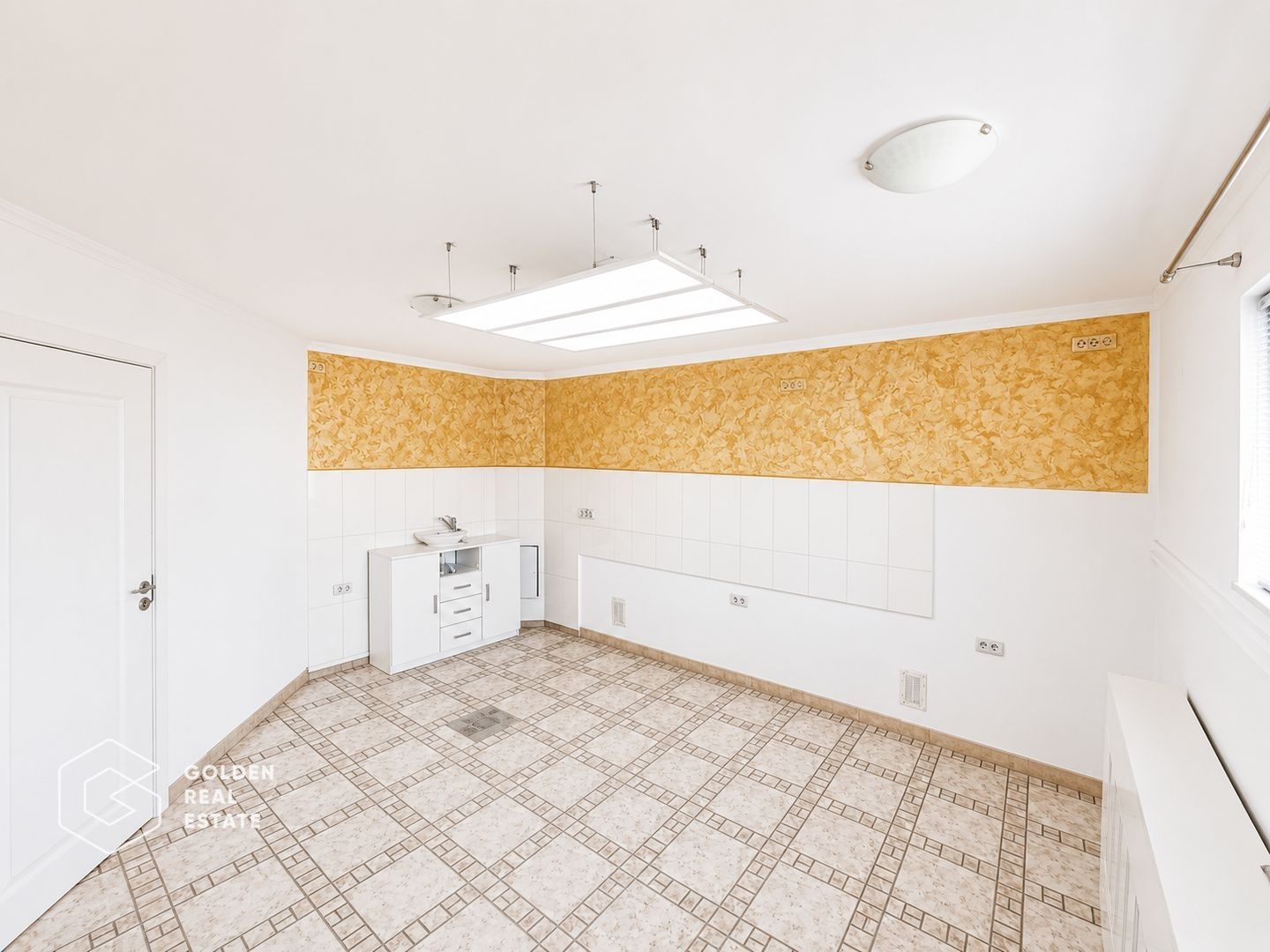 Spatiu pretabil salon infrumusetare, cabinet, 8 camere, Boul Rosu, 200mp - Poză 5