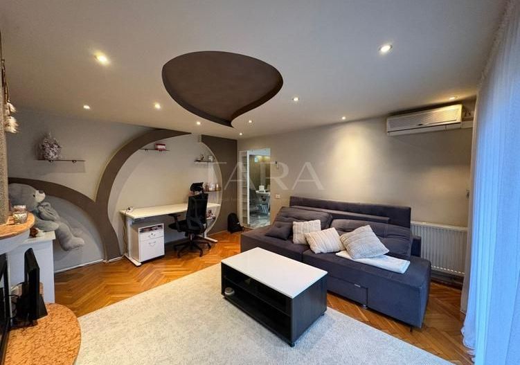 Apartament cu 3 camere, mobilat modern, 2 balcoane și parcare. - Poză 1