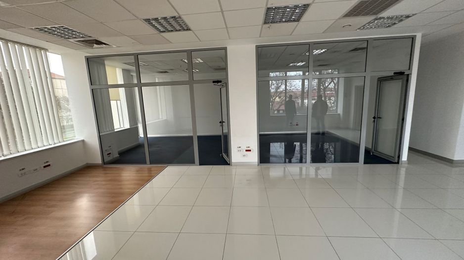 Spatiu de birouri la artera - Poză 1