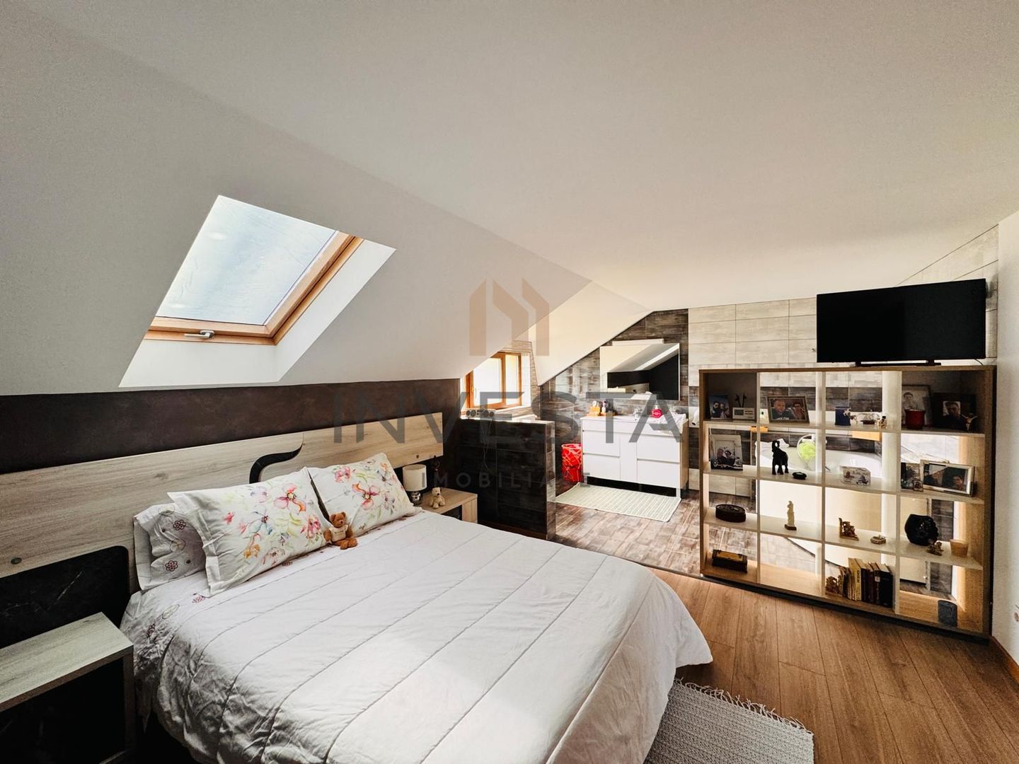 DE VANZARE CASA INDIVIDUALA 300 MP | 700 MP CURTE - Poză 12