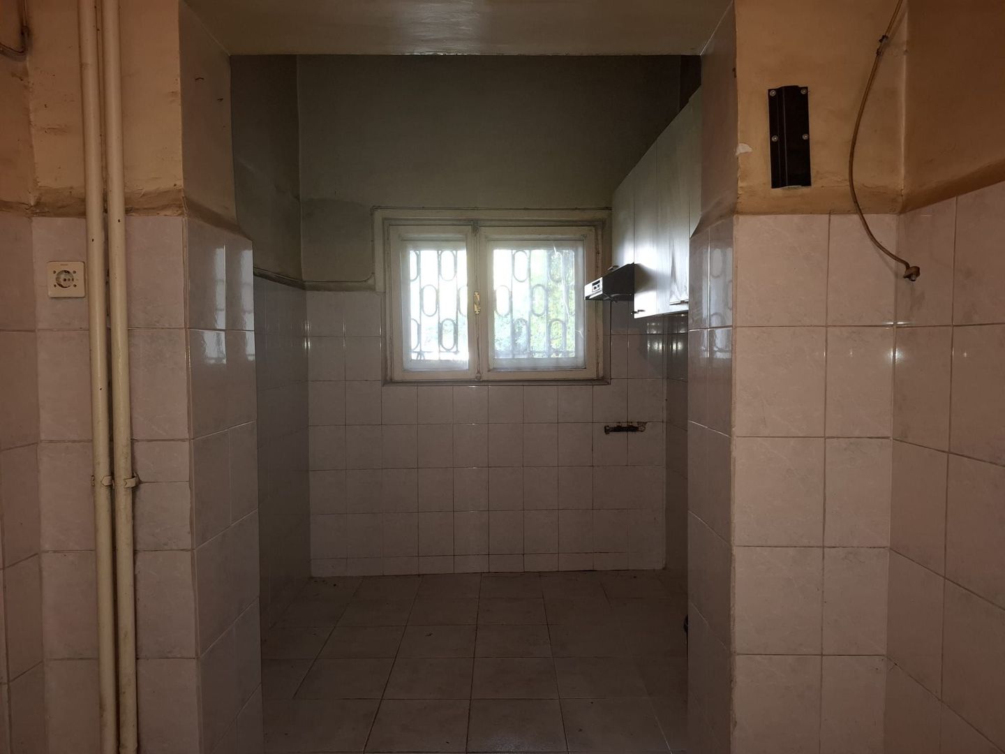 URGENT!, TEREN IN PROPRIETAE, RENOVATA IN 1996, NEGOCIABIL - Poză 12