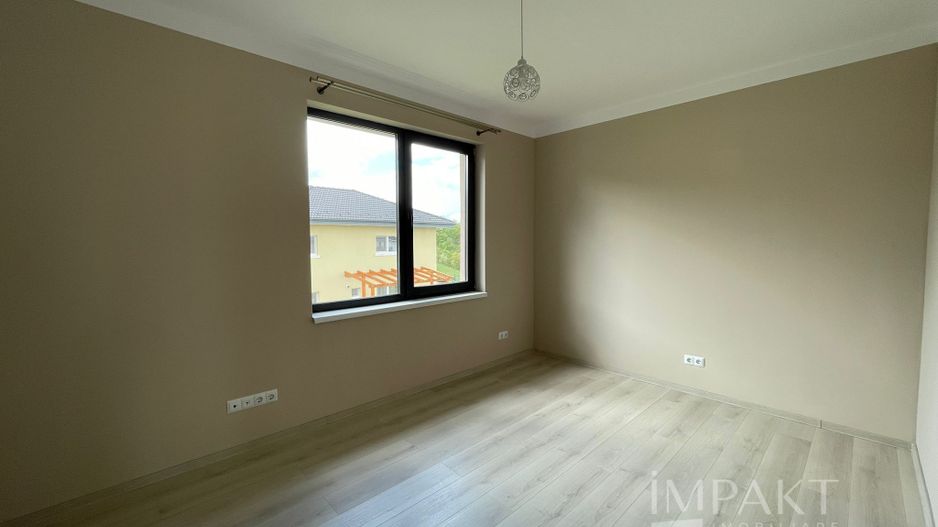 Casă / Vilă cu 4 camere de închiriat - Dezmir - Poză 9