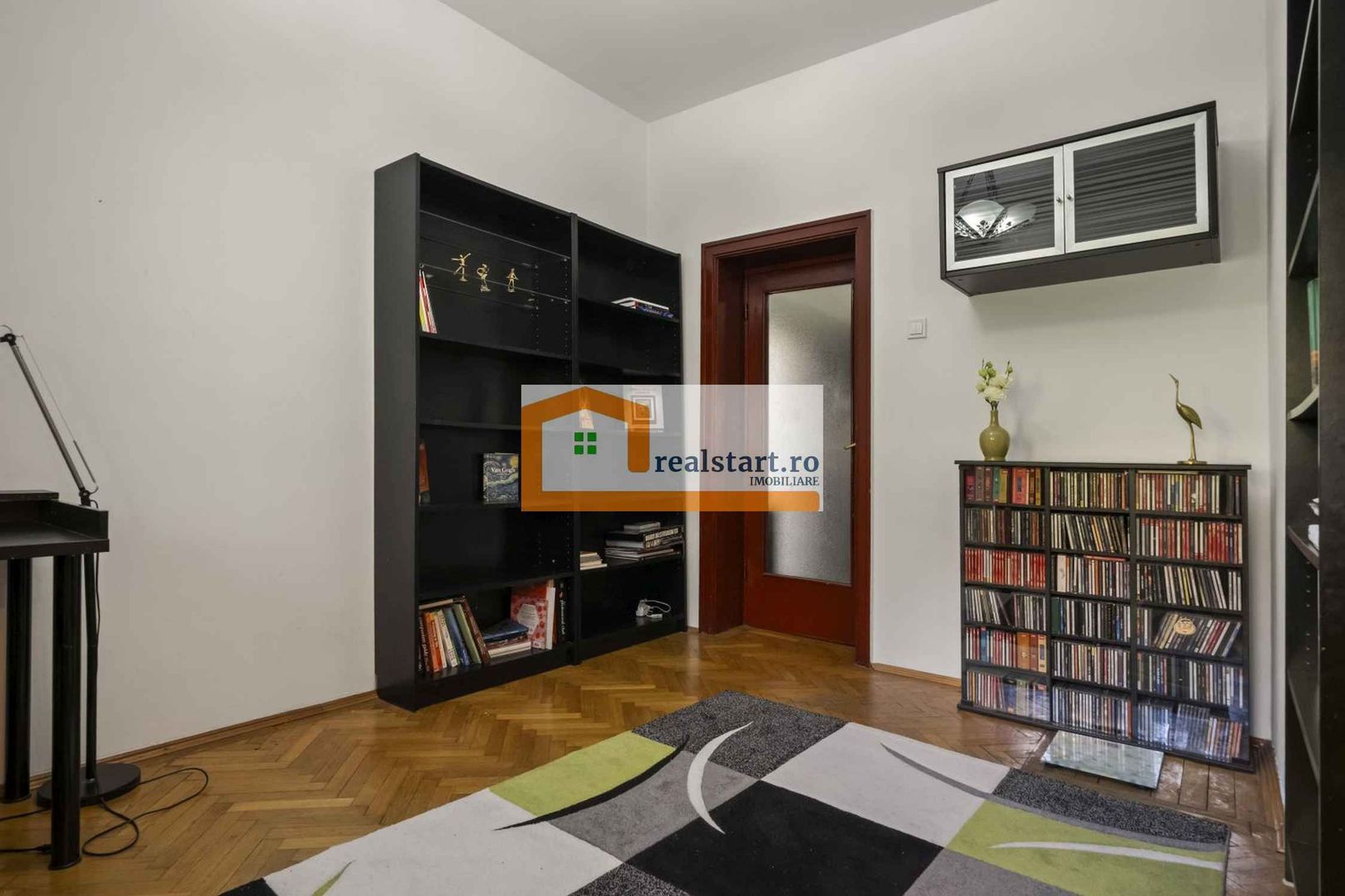 Langa Metrou, curte proprie 200mp, Garaj, 3 camere, centrala, pet friendly - Poză 2