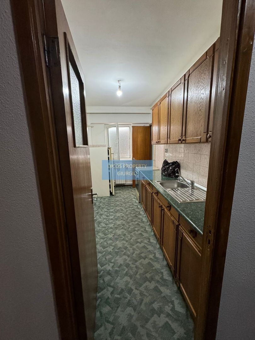 De vanzare apartament 3 camere - Poză 9