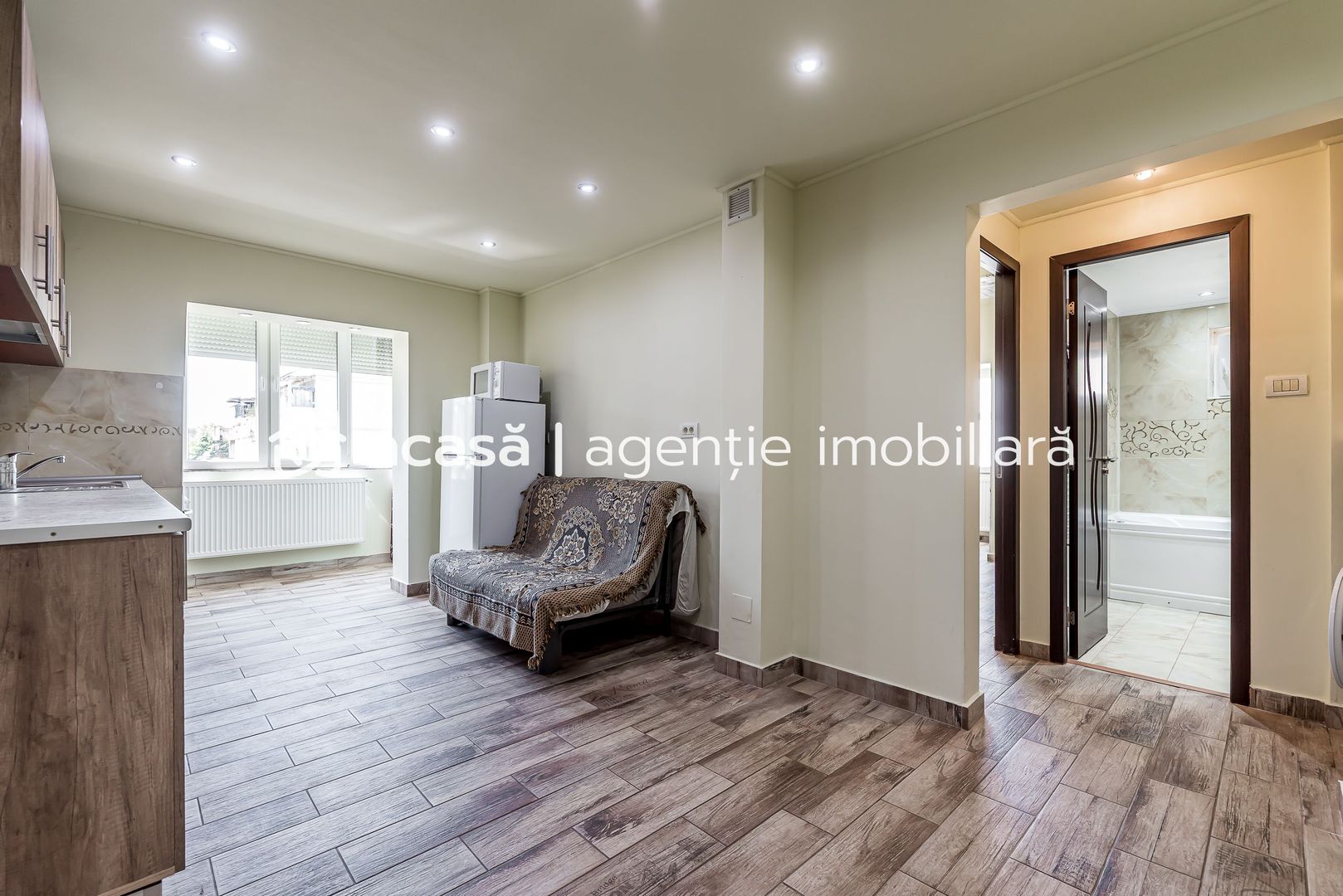 Ap 2 camere decomandat, renovat, 2 balcoane. Cartier Alfa Arad - Poză 2