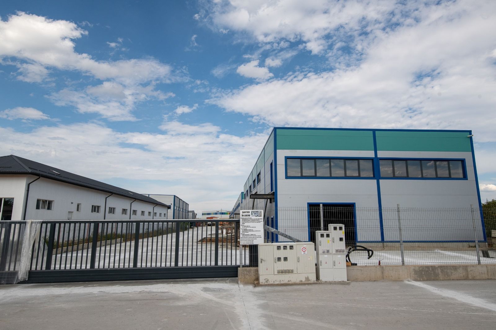 Ansamblu industrial format din 9 hale de vânzare – Popești-Leordeni - Poză 1