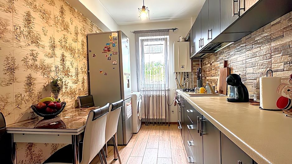 Apartament 3 camere decomandat bucatarie inchisa 2 bai Parcul Teilor - Poză 2