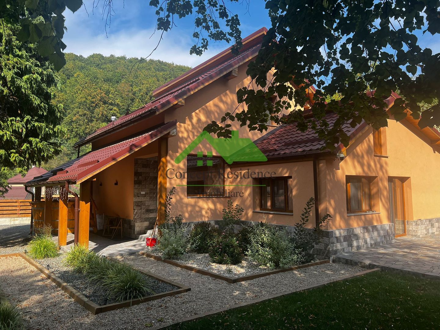 De vânzare – Casă P+M Ferneziu, zonă liniștită sub pădure 🌲 - Poză 2