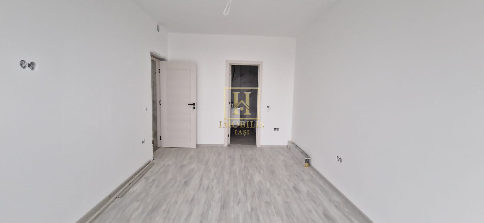 Apartament 3 camere MUTARE IMEDIATA 80 mp Copou 150000 euro - Poză 3