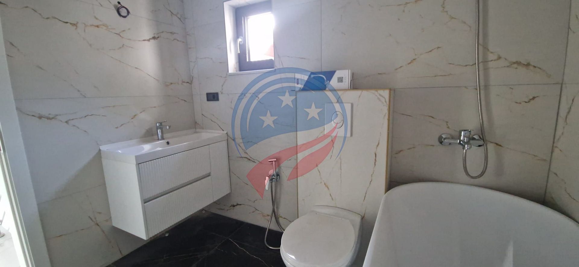 Casă modernă de lux – 4 camere, teren 373 mp, curte amenajată - Poză 8