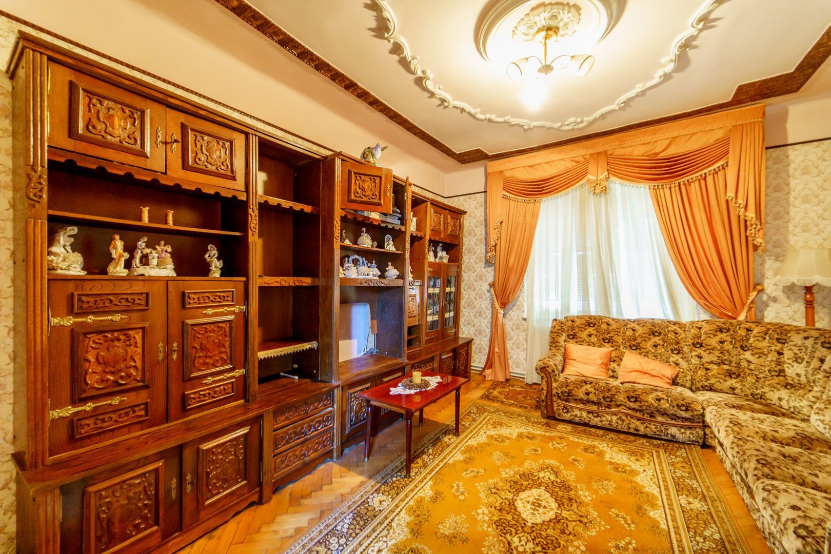 Casă cu teren 1674 mp - Poză 2