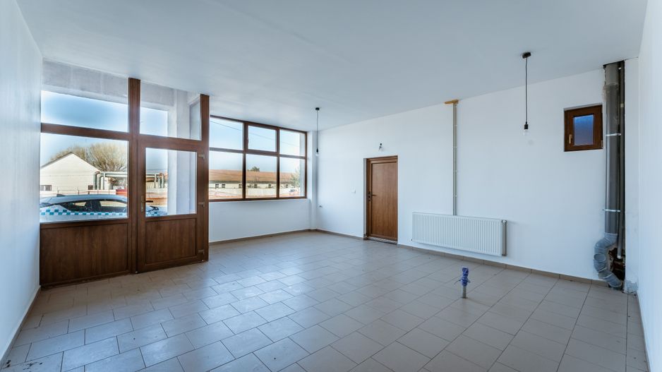 Spațiu multifuncțional în Pârneava. - Poză 2