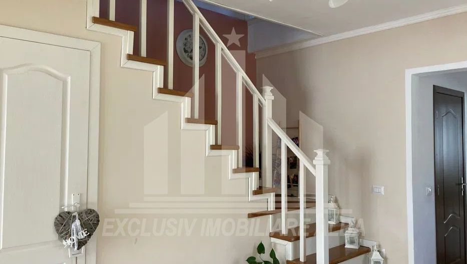 Casa individuala de vanzare, Lipoveni - Centru - Poză 5