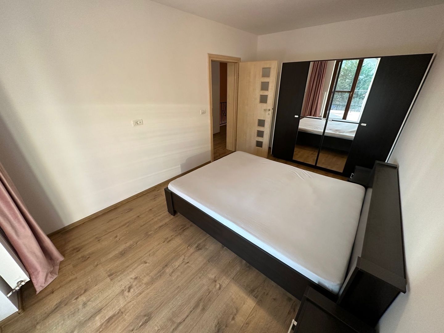 Casă / Vilă cu 4 camere de vanzare  în zona Aradului - Poză 17