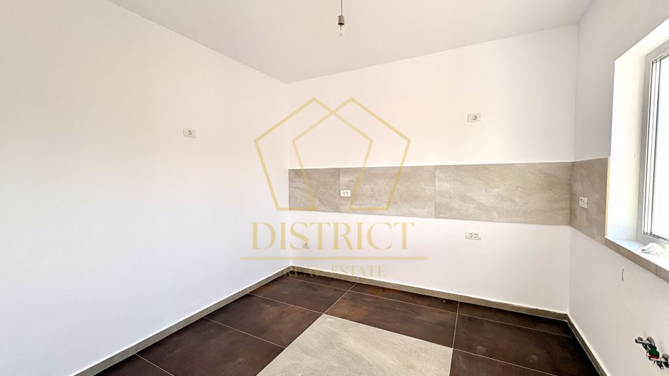 Duplex cu 4 camere, despărțit prin camera tehnica | Mosnita Noua - Poză 7