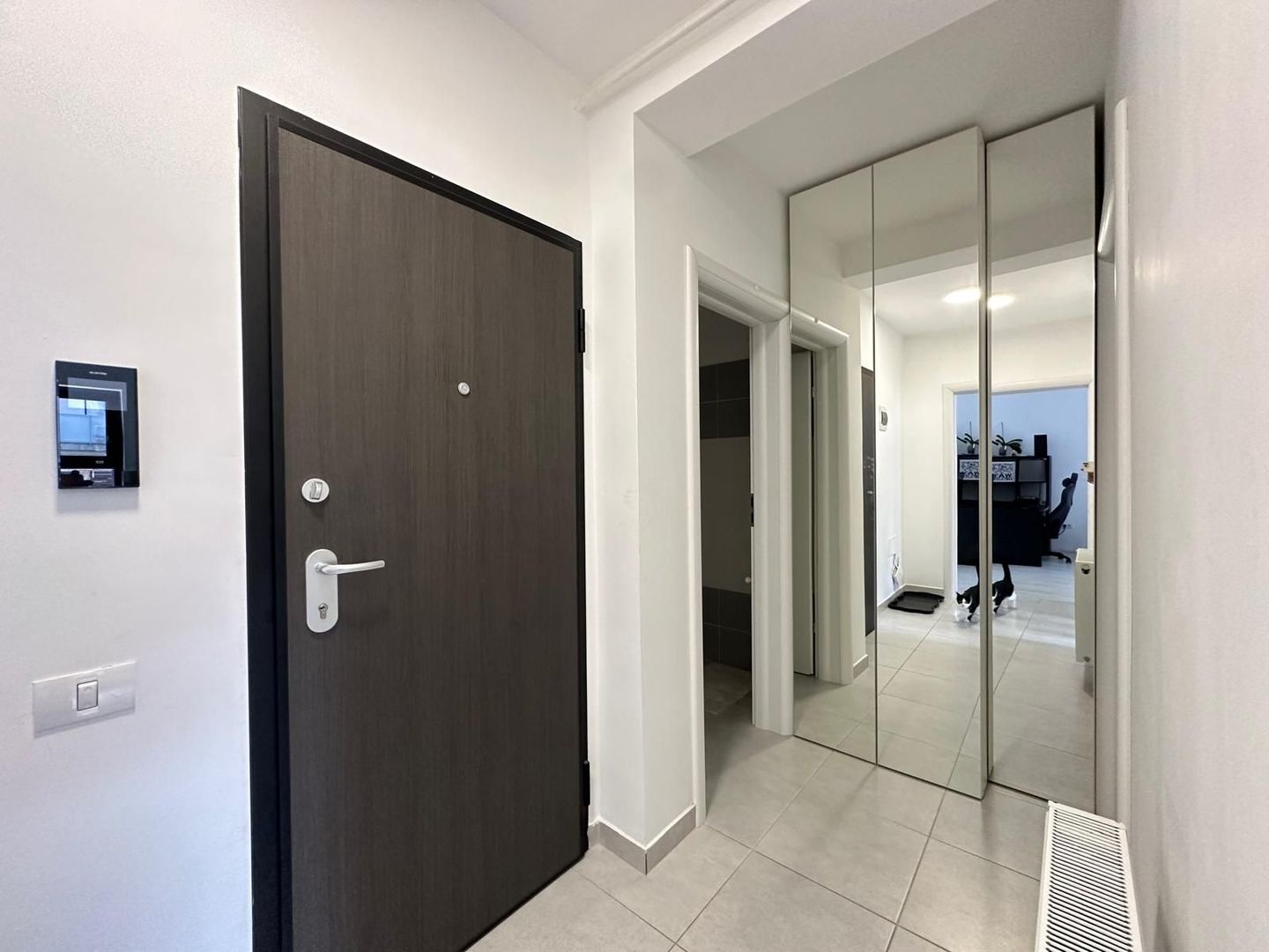 Vindem apartament  complet mobilat modern cu 2 bai zona Ghimbav - Poză 15