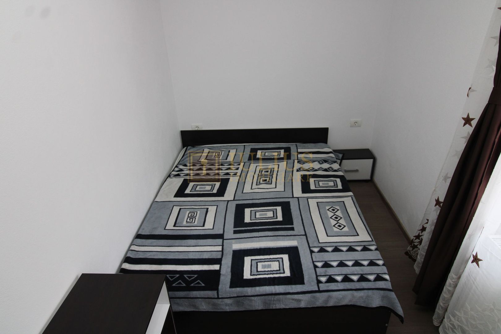 la 3-5 minute de Spitalul Judetean, Complex, centrala proprie, renovat recent - Poză 1