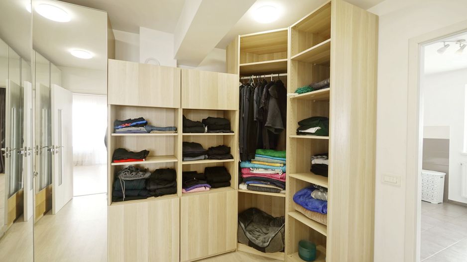 Brancoveanu  P+2, 8 cam, 6 dormitoare, 6 bai, 3 garaje teren 650 mp - Poză 45