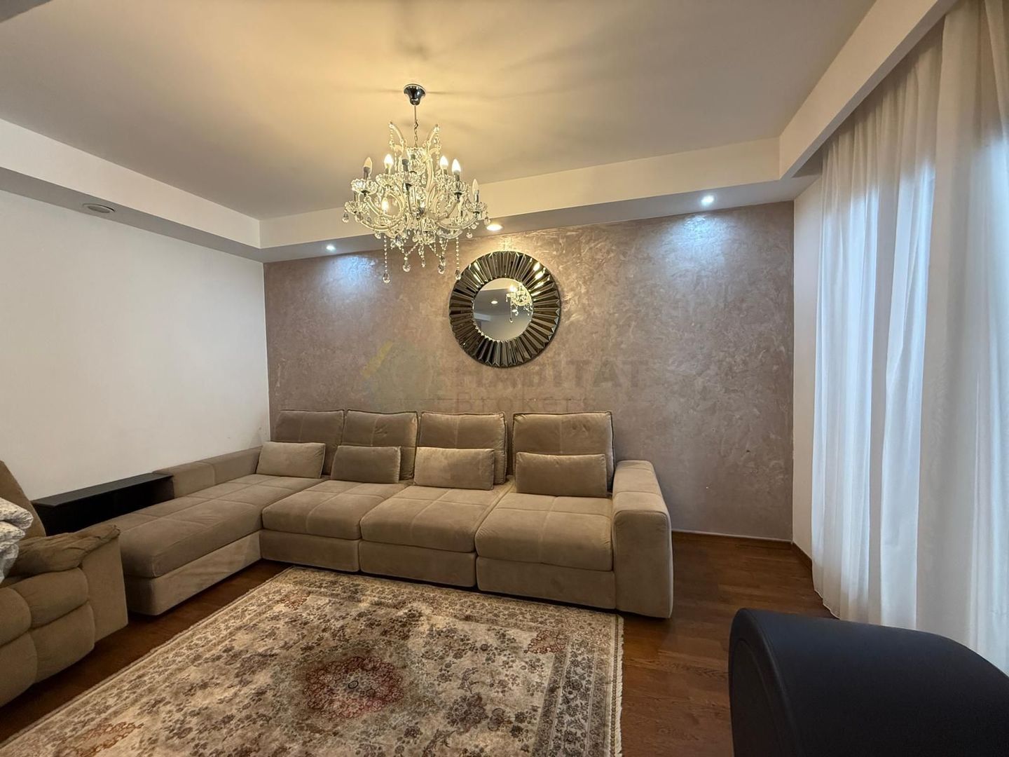 Casă  de inchiriat 4 camere, mobilată lux, curte 70 mp – Cosmopolis - Poză 1