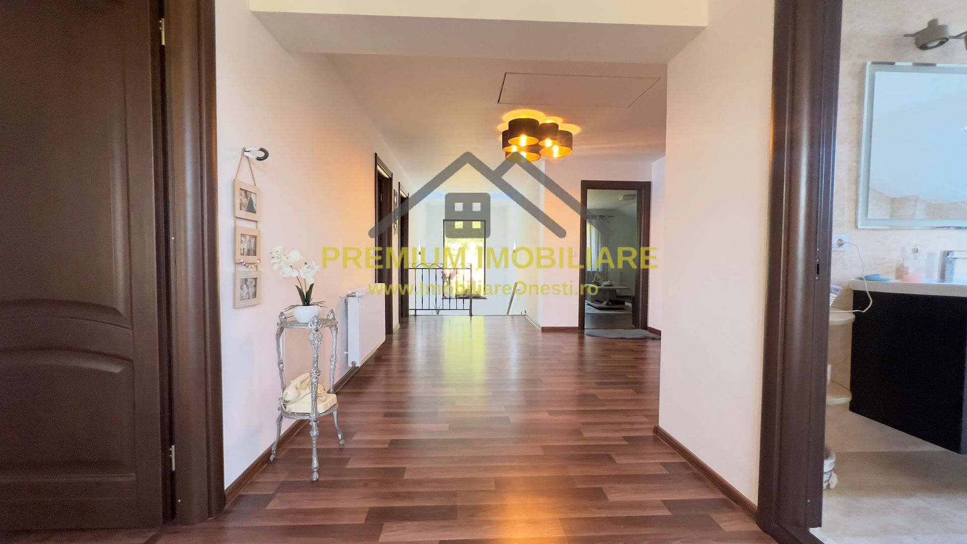 Vilă P+M cu teren de 4.200 mp + Garaj - Onești - Poză 18