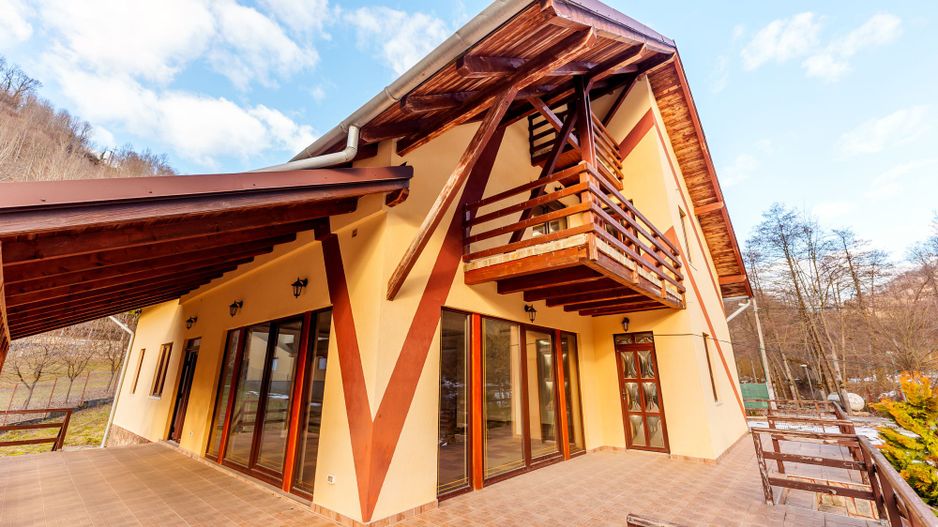 Vilă pentru investiții în Moneasa - Poză 1