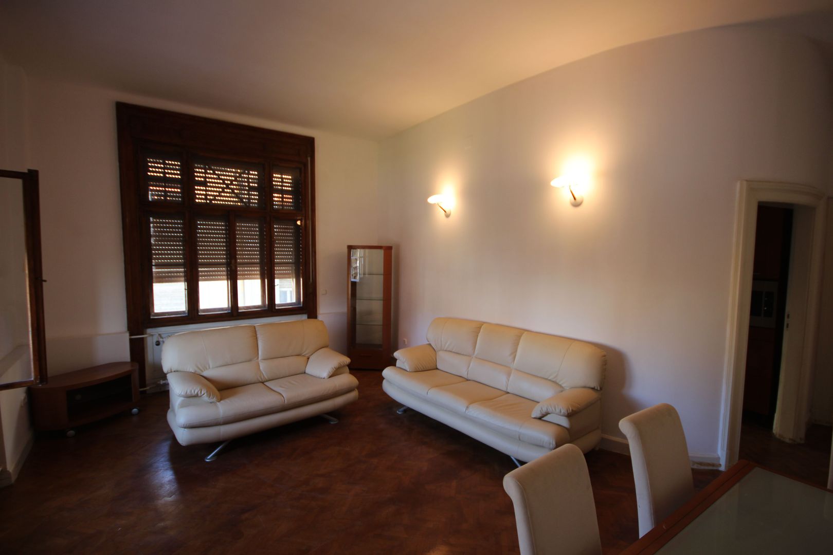 Apartament deosebit cu 3 camere în zona P-ta Victoriei - Poză 4