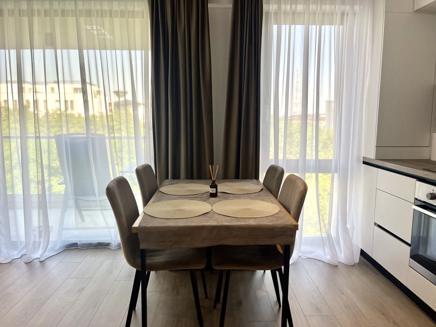 Apartament 3 camere, elegant, la prima închiriere, în zona Lipovei - Poză 9