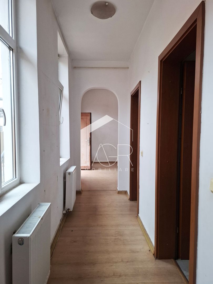 Casa cu 4 camere, zona Central - Poză 13