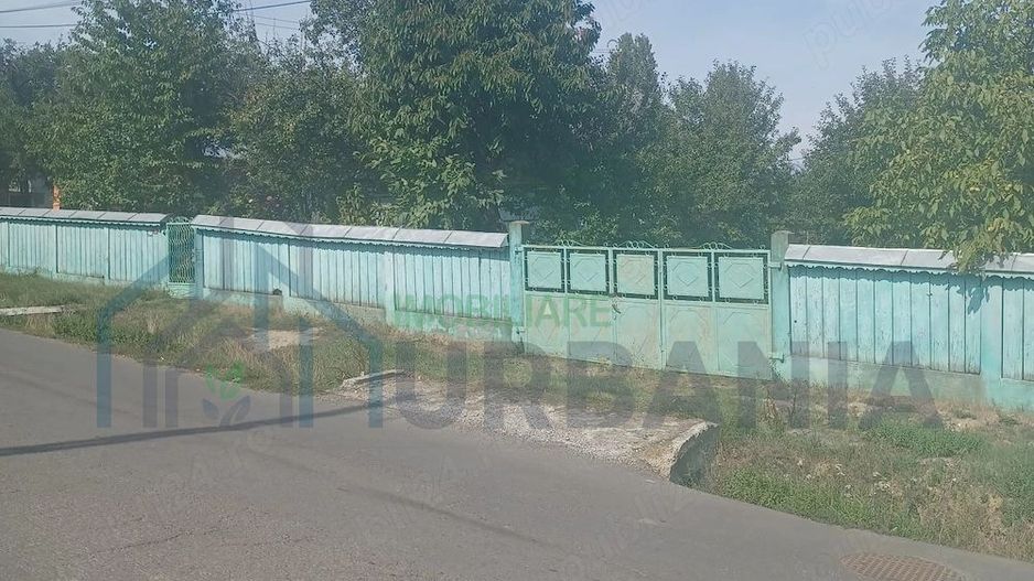 Casă tradițională de 50 mp și anexe pe teren de 2200 mp în sat Topile, Pașcani - Poză 1