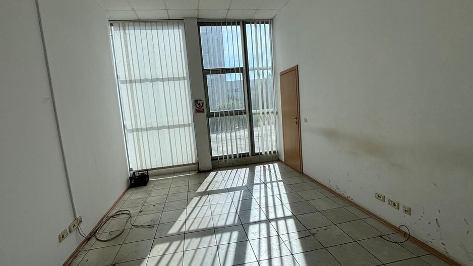 Depozit cu showroom de inchiriat de 1600 mp - Poză 10