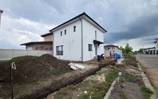 Vilă individuală în Tunari – 5 camere, curte privată - Poză 39