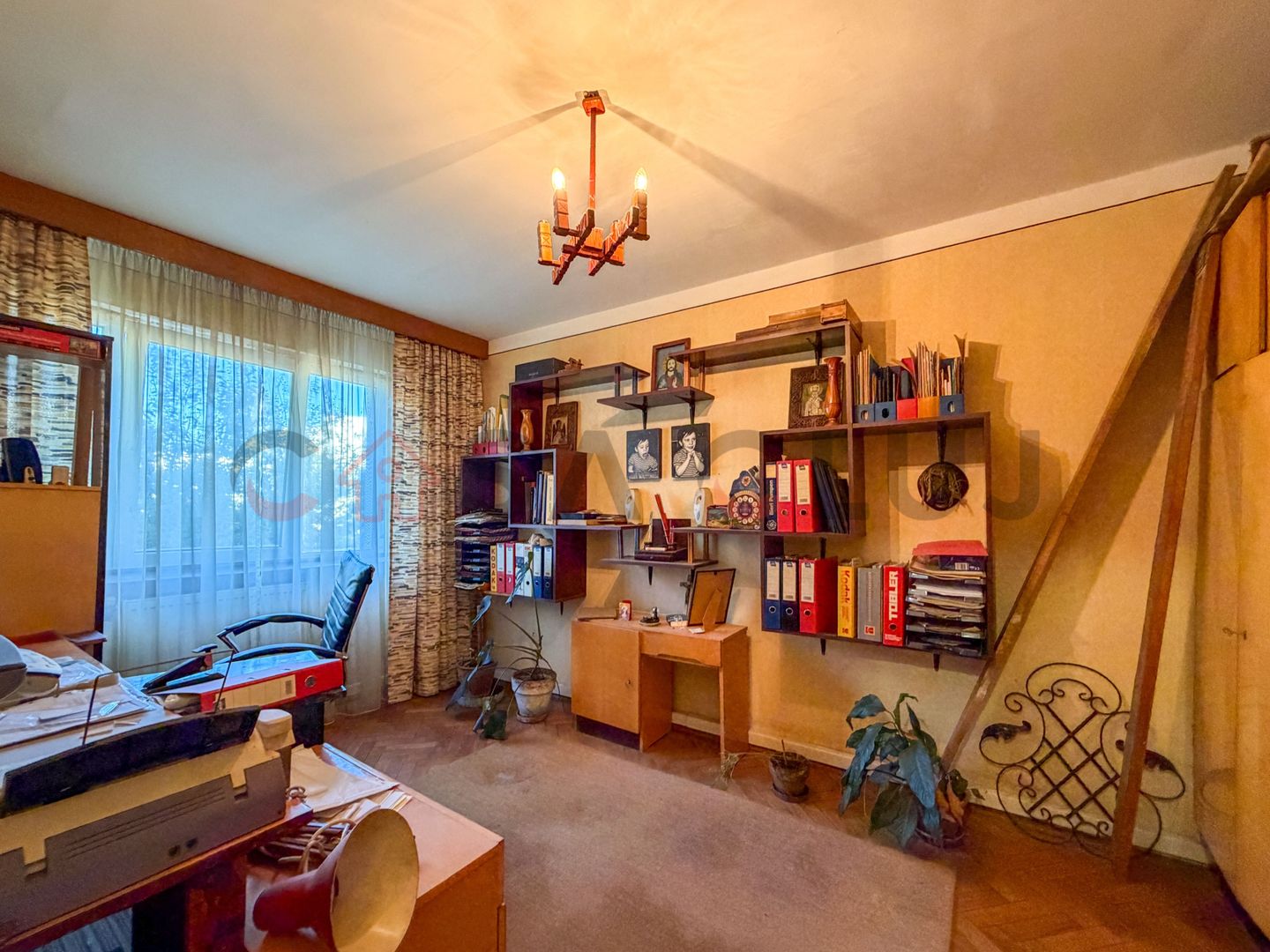 4 camere decomandate etaj intermediar, zona ''La Terenuri" - Poză 3