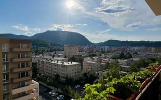 Un apartament în care priveliștea către Tâmpa face parte din experiența de zi cu - Poză 3