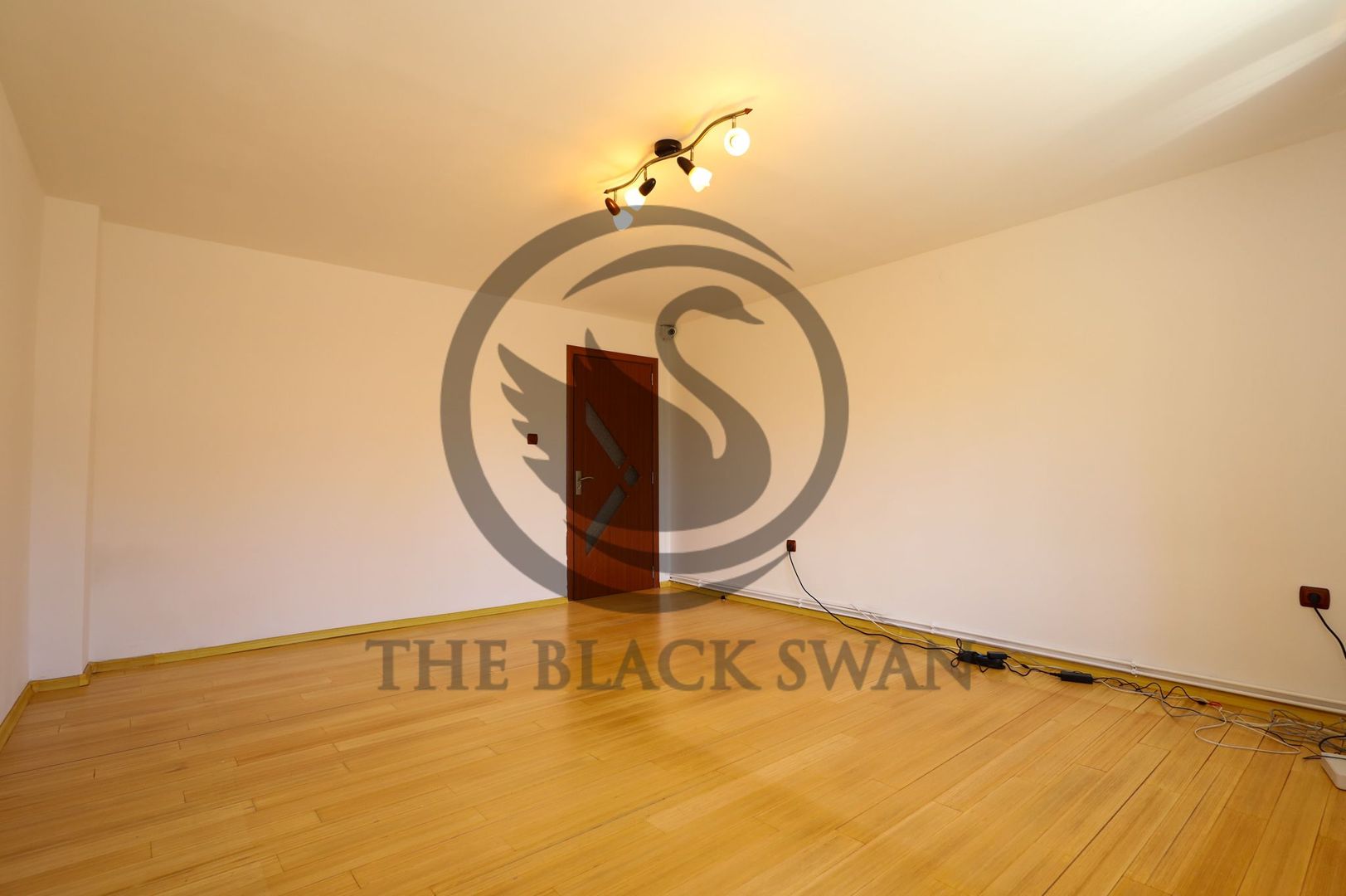 Apartament 2 Camere | Zona Centrală | Acces Privat și Parcare - Poză 4