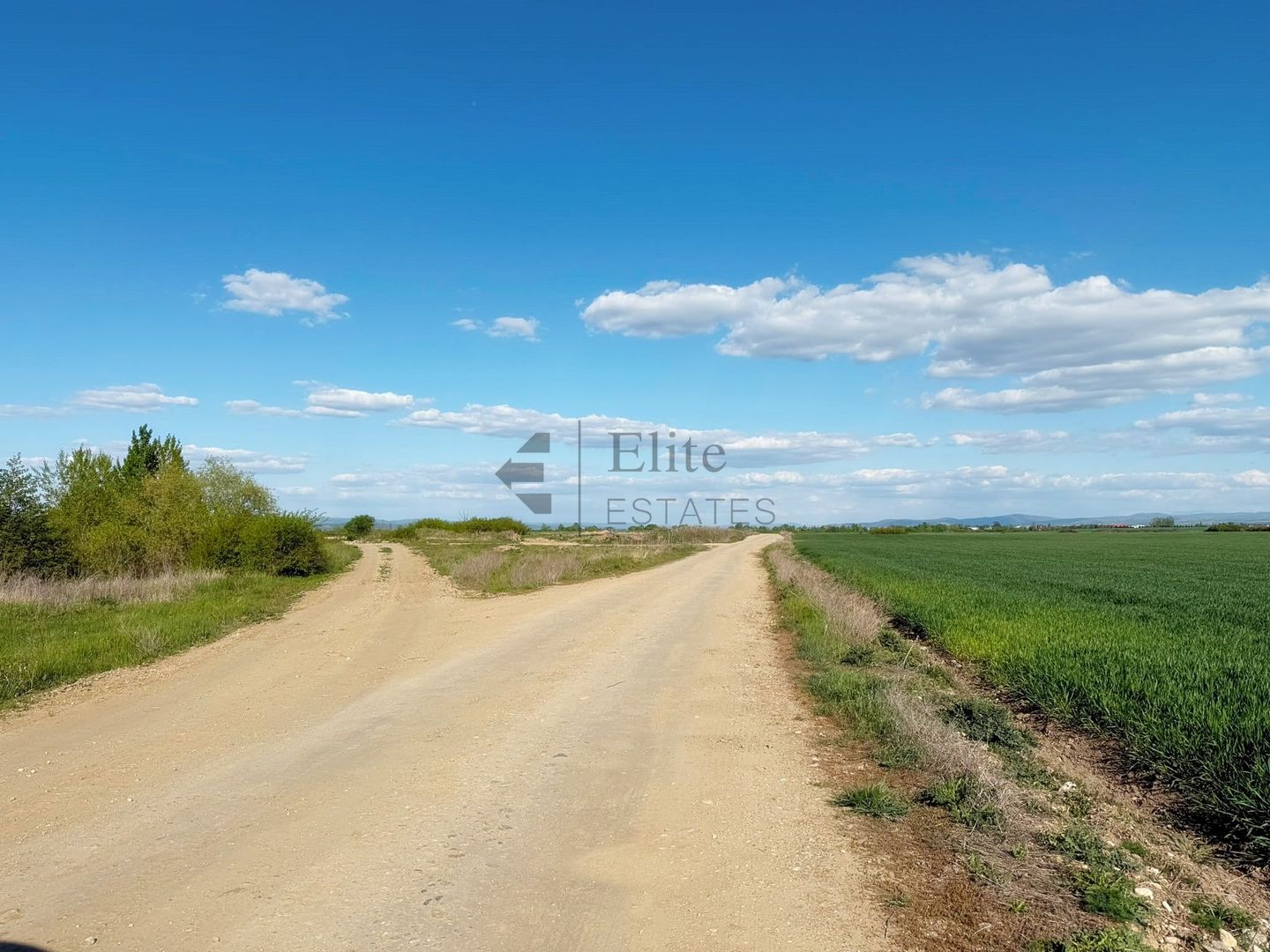 Teren extravilan 6450 mp in Osorhei acces din DN1 - Poză 1
