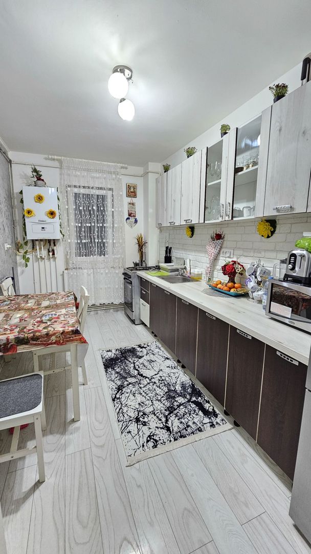 Apartament 4 camere, mobilat și utilat, zona Donici. - Poză 4