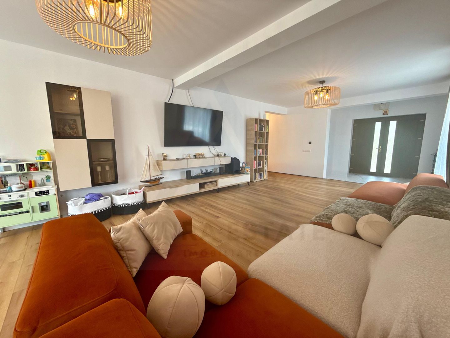 Casa individuala premium 145 mp utili pe un nivel teren 500 mp in Sadu - Poză 2