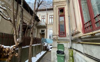 Casa singura in curte - Poză 1