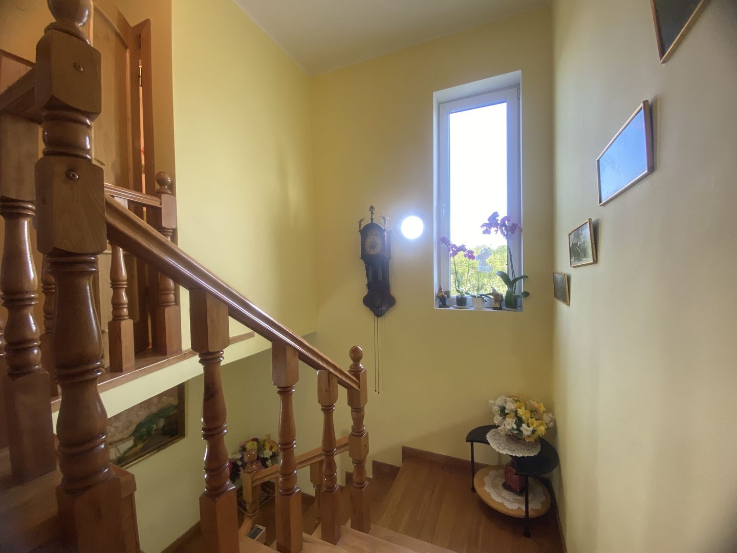 Oaza de liniste si verdeata! Vanzare casa cu 5 camere in Pucioasa - Poză 24