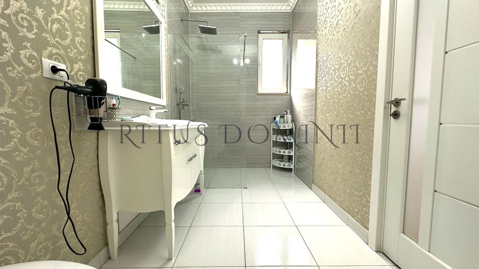 Vilă Spectaculoasă cu Piscină Privată, Dealuri Oradea, 460mp - Poză 15