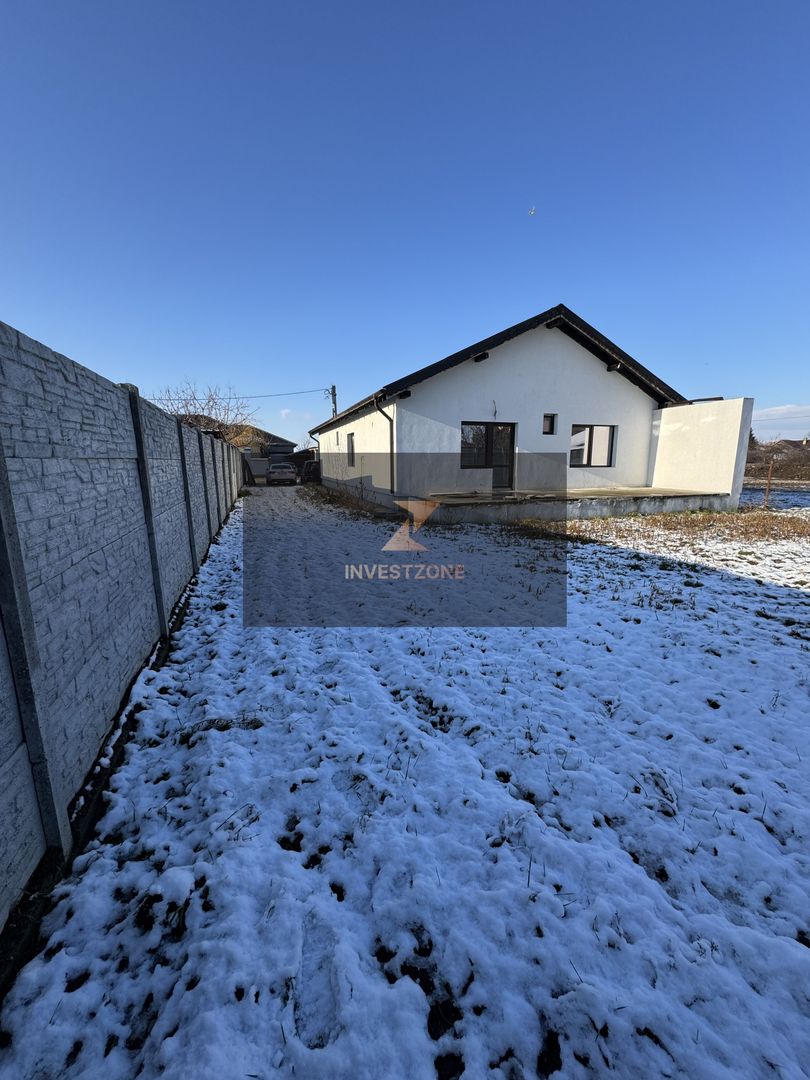 Casă la intrare în Sântandrei - Poză 1