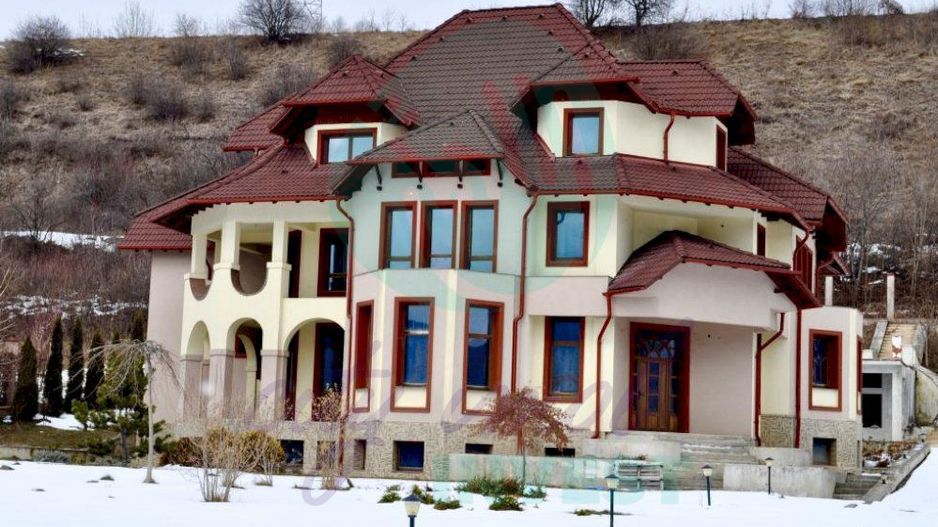 Vila spatioasa in zona exclusivista a orasului Piatra Neamt - Poză 11