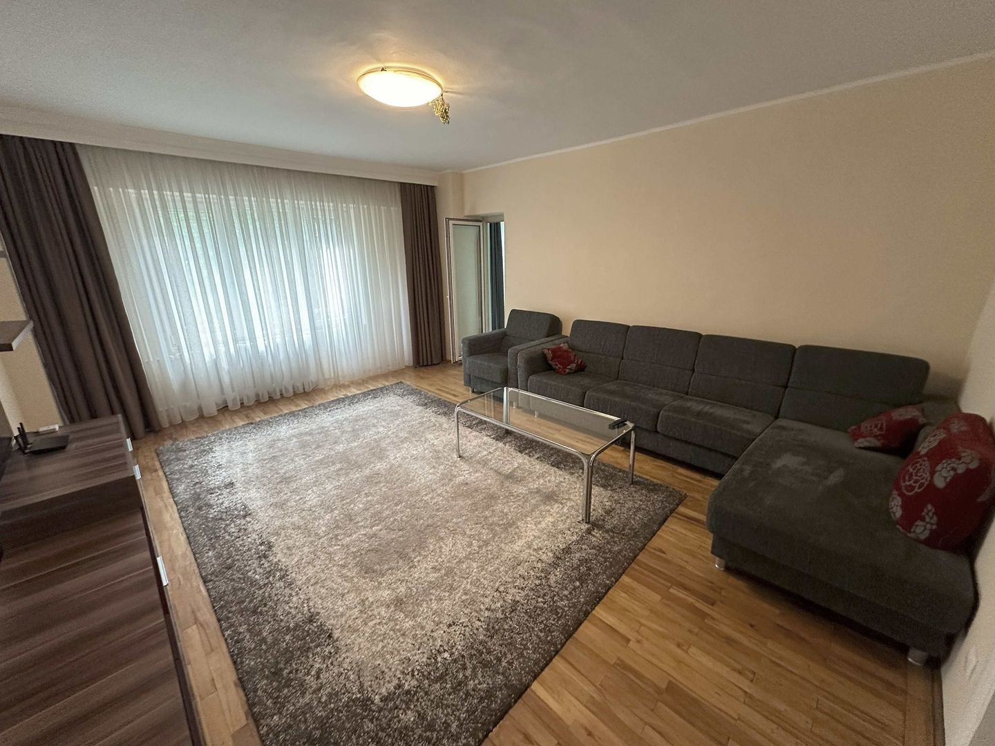 Apartament spatios cu trei camere, Vatra Luminoasa - Poză 2