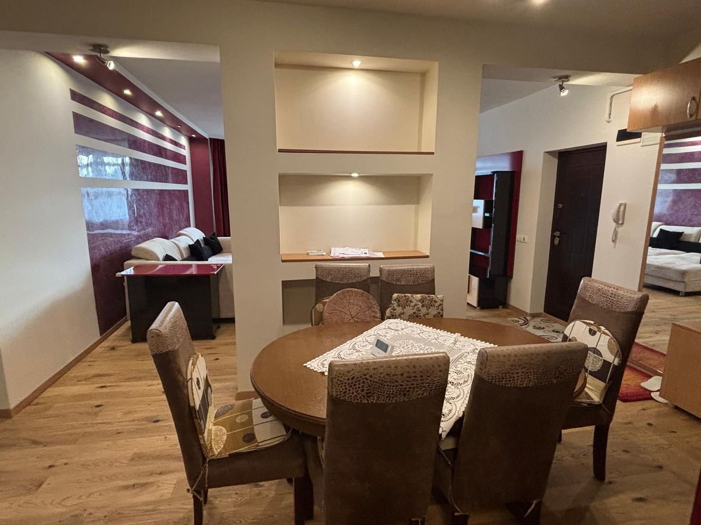 Apartament spatios si complet renovat - Poză 5