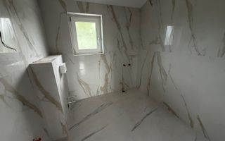 Carport. Toate utilitatile. In vatra veche la asfalt. - Poză 21