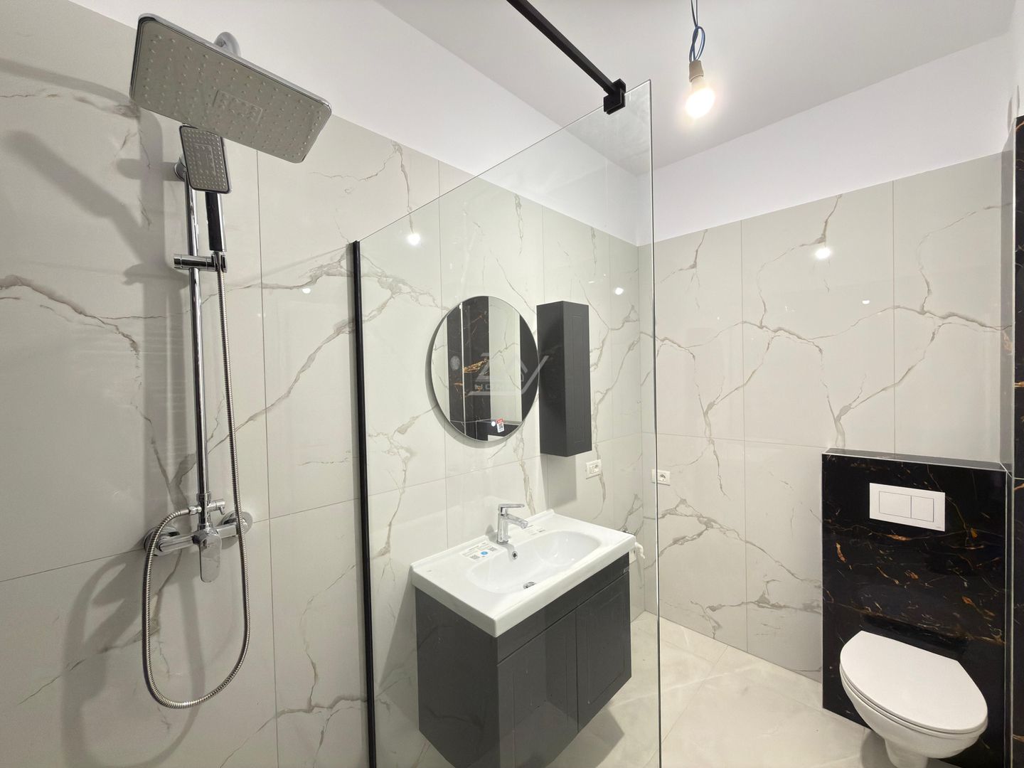 3 camere. Decomandat. Loc de parcare. - Poză 7