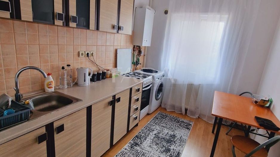 Apartament spațios, balcon și parcare, zona Parcul Poligon. - Poză 1