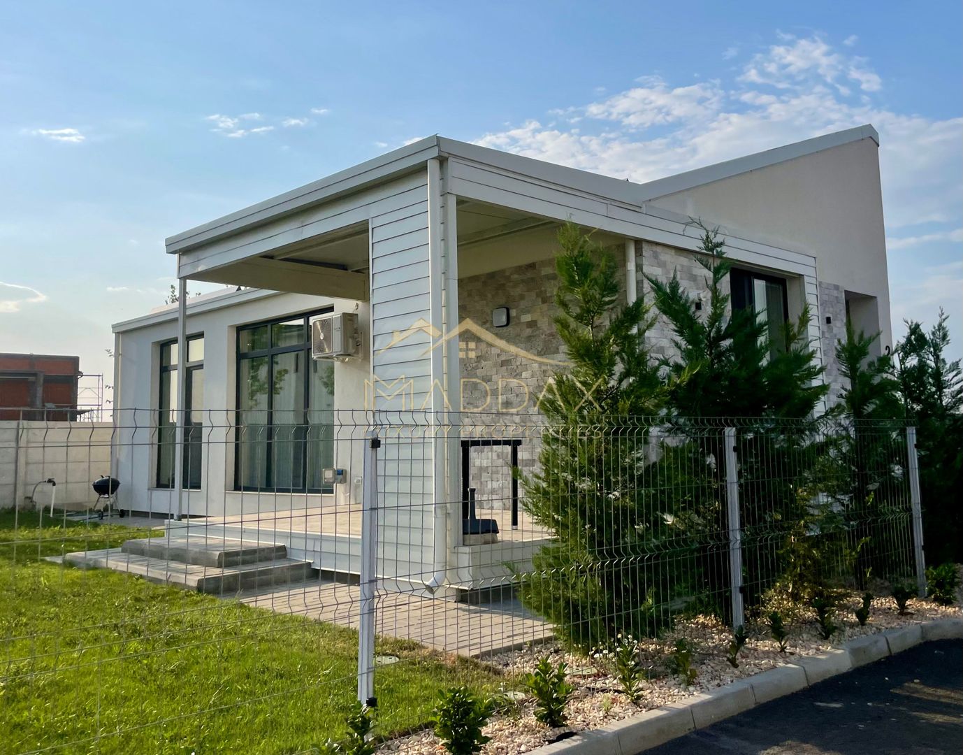 ***CASA MODERNA 4 camere ***LUX***Gradina 450 mp//Ostratu//CORBEANCA - Poză 1