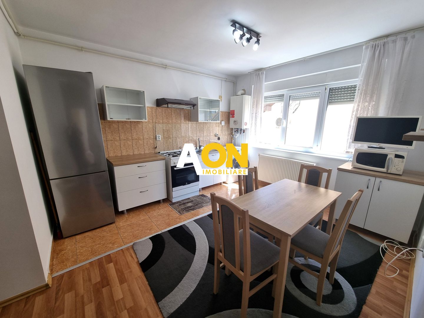 De inchiriat apartament 3 camere, zona Kaufland, Cetate - Poză 1